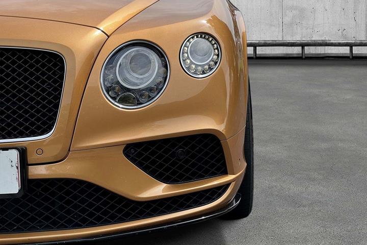 Gul Bentley Continental GTC fra 2016
