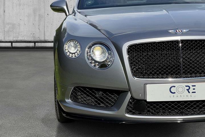 Sølv Bentley Continental GTC fra 2015