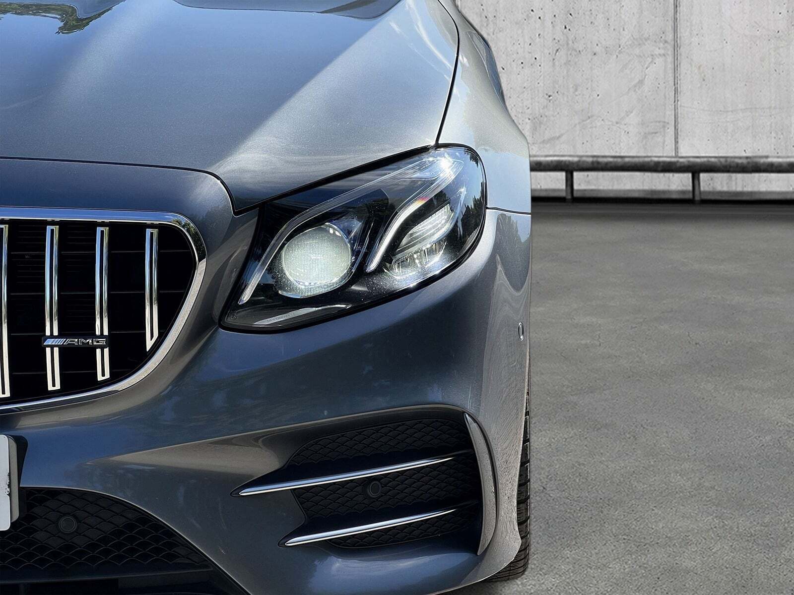 Grå Mercedes E53 fra 2018
