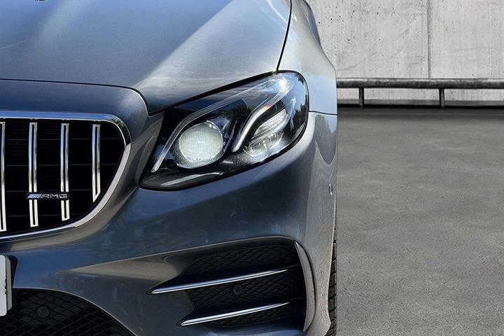 Grå Mercedes E53 fra 2018