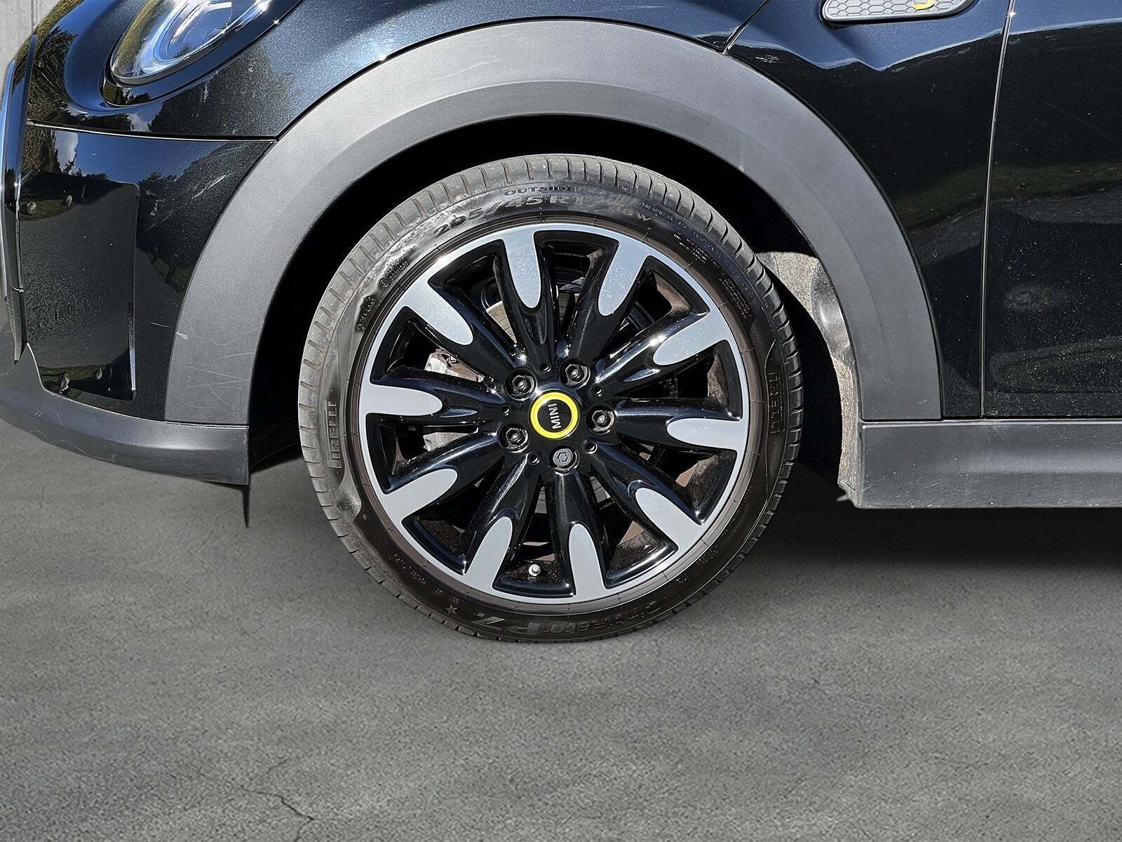 Sort Mini Cooper SE fra 2022