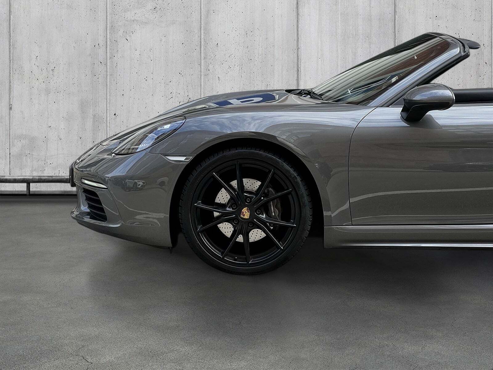 Grå Porsche 718 Boxster fra 2018