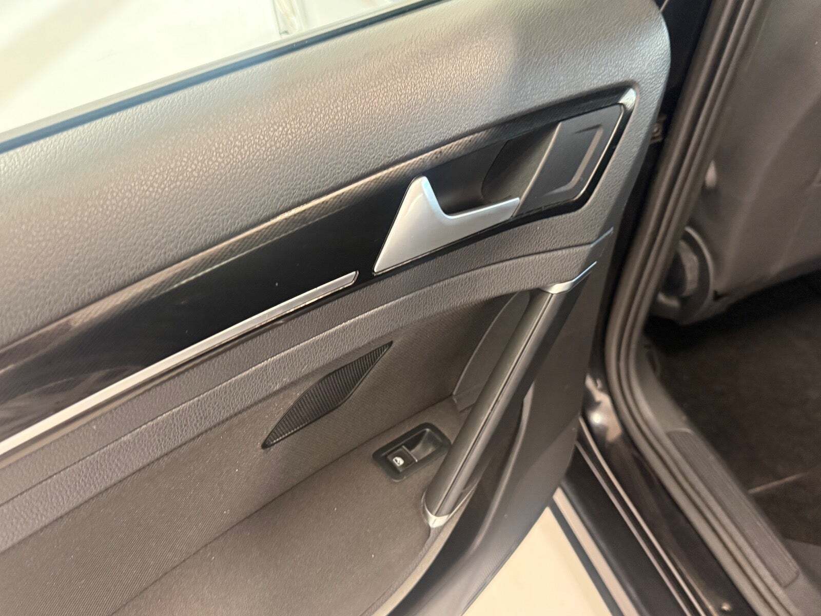 Sort VW Golf VII fra 2016