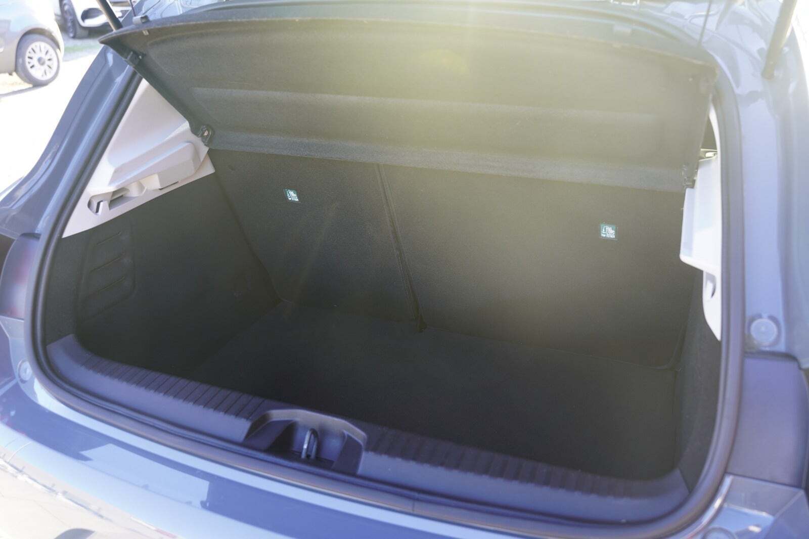 Grå Renault Clio V fra 2021