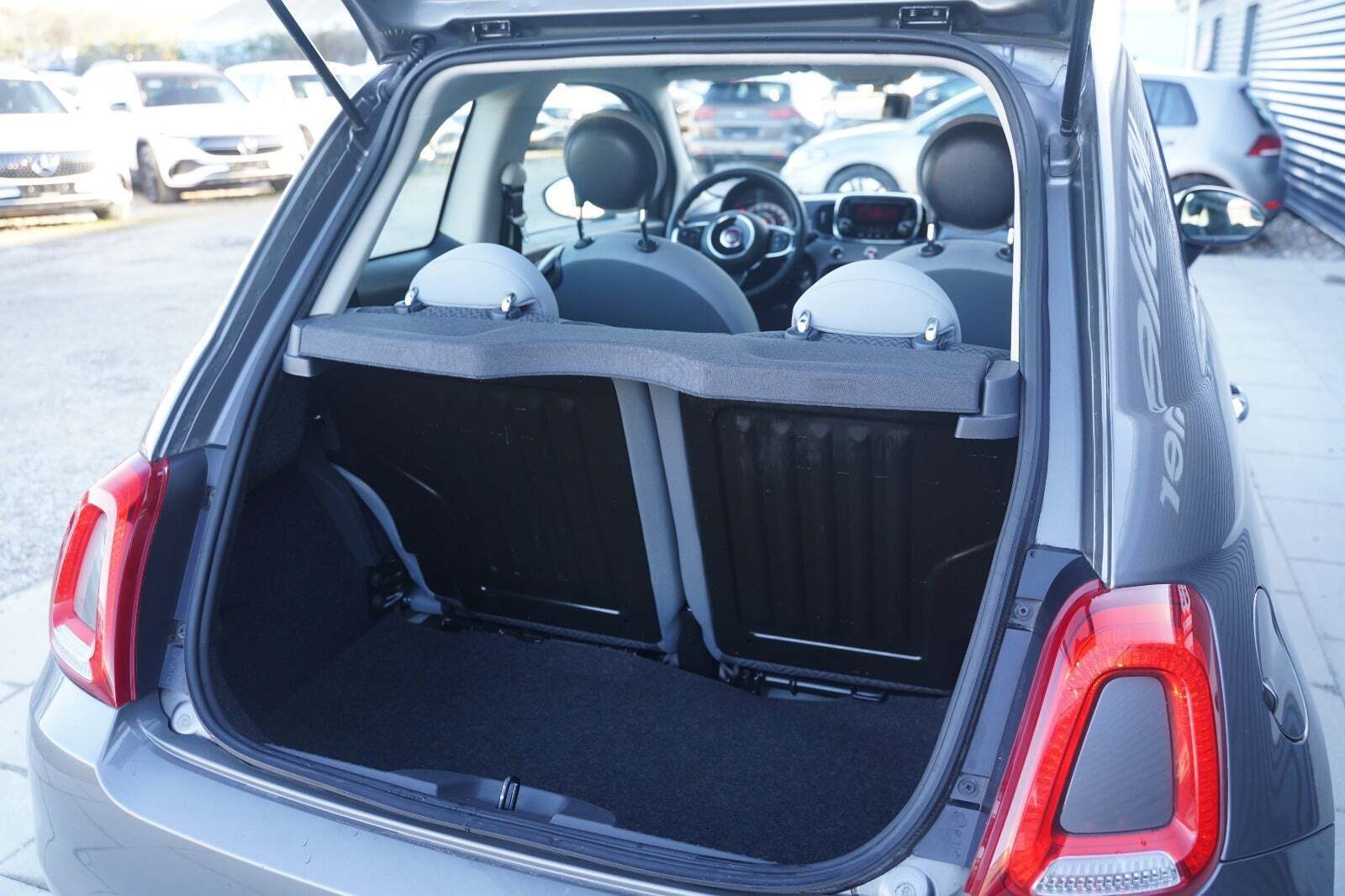 Grå Fiat 500 fra 2016