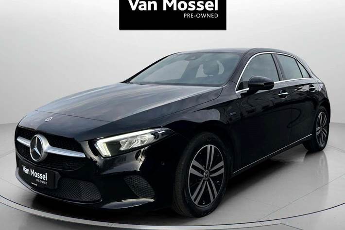 Sort Mercedes A250 e fra 2020 set udefra