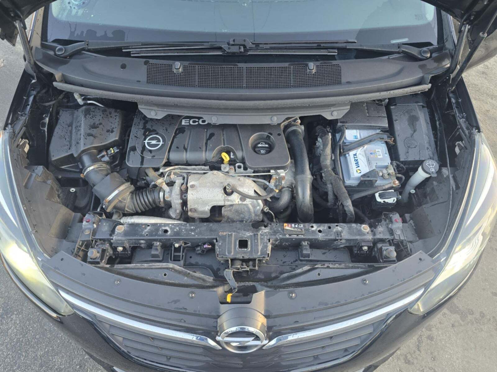 Sort Opel Zafira Tourer fra 2016