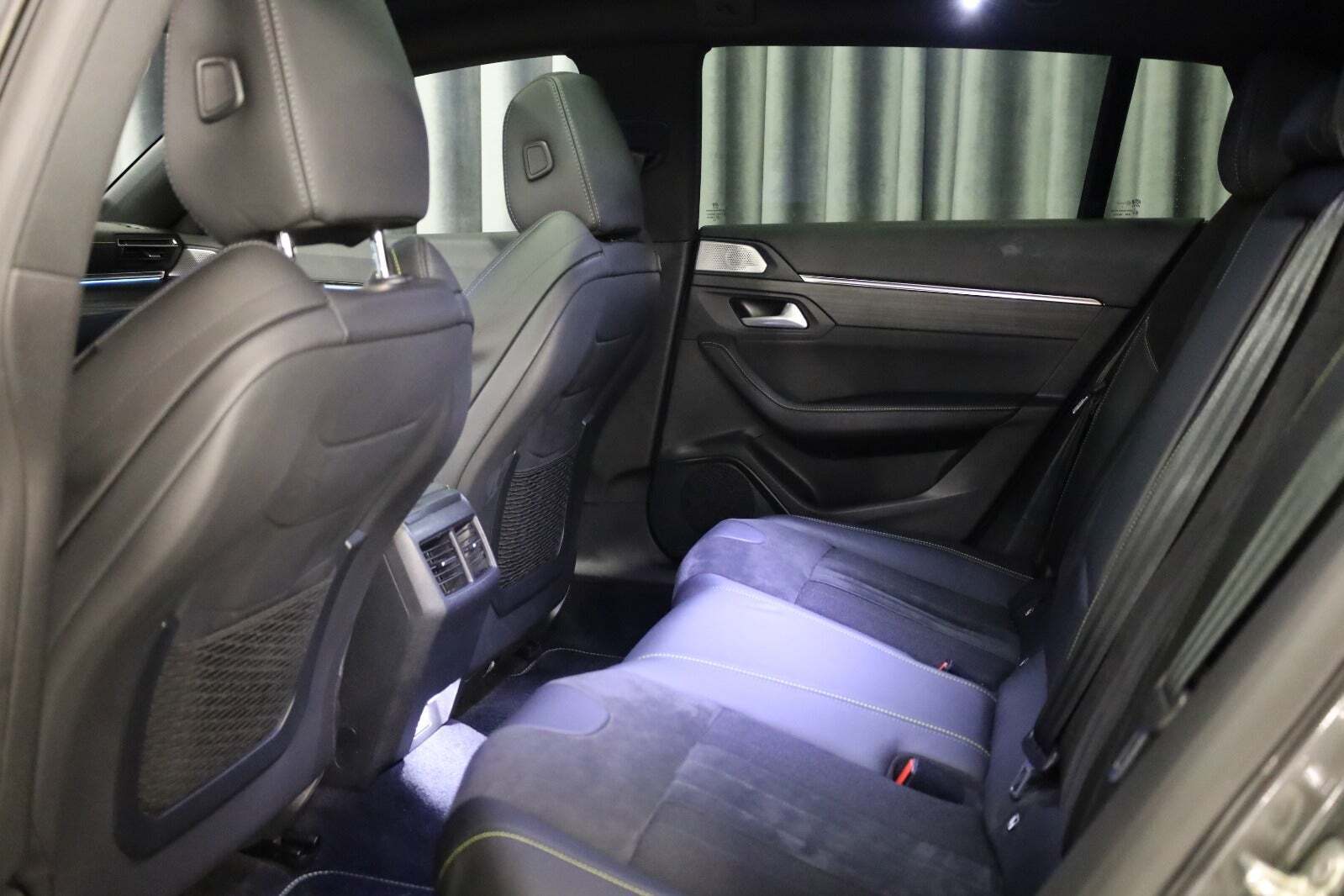 Grå Peugeot 508 fra 2021