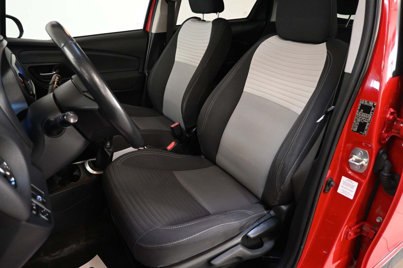 Rød Toyota Yaris fra 2020