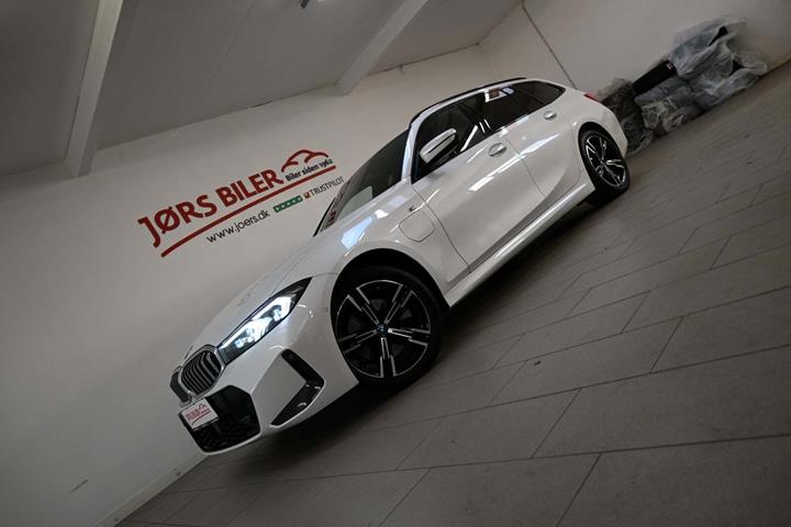 Hvid BMW 320e fra 2024 set udefra