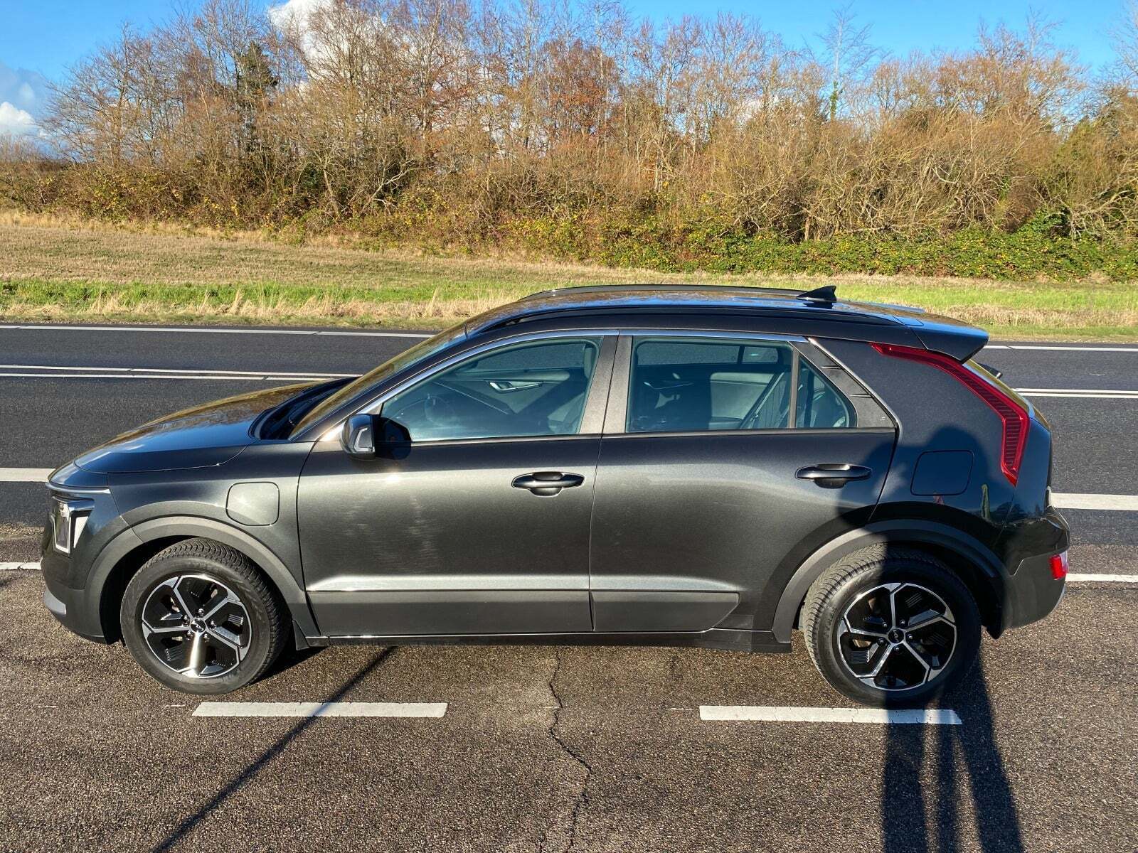 Grå Kia Niro fra 2023