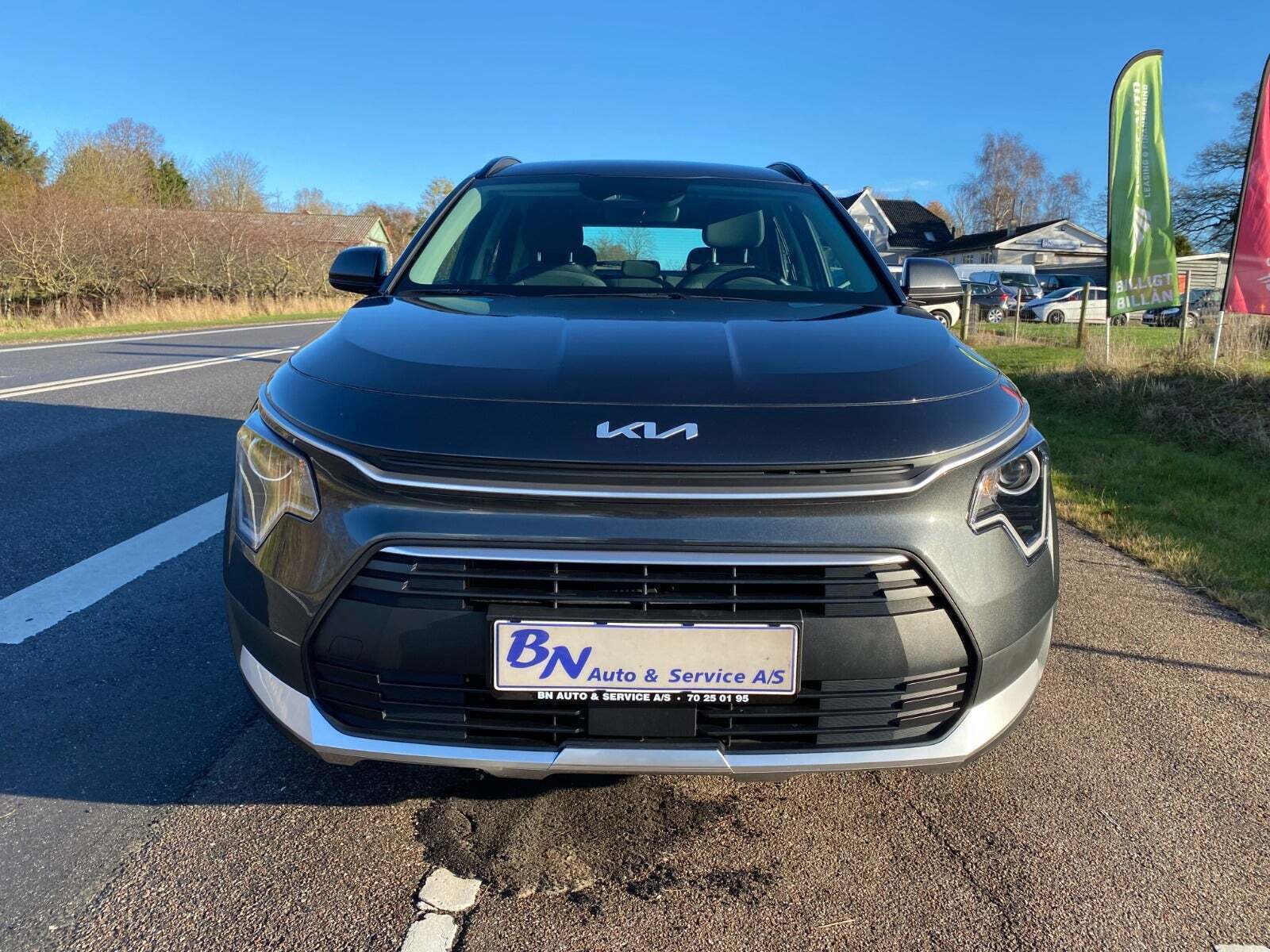 Grå Kia Niro fra 2023