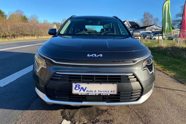 Grå Kia Niro fra 2023