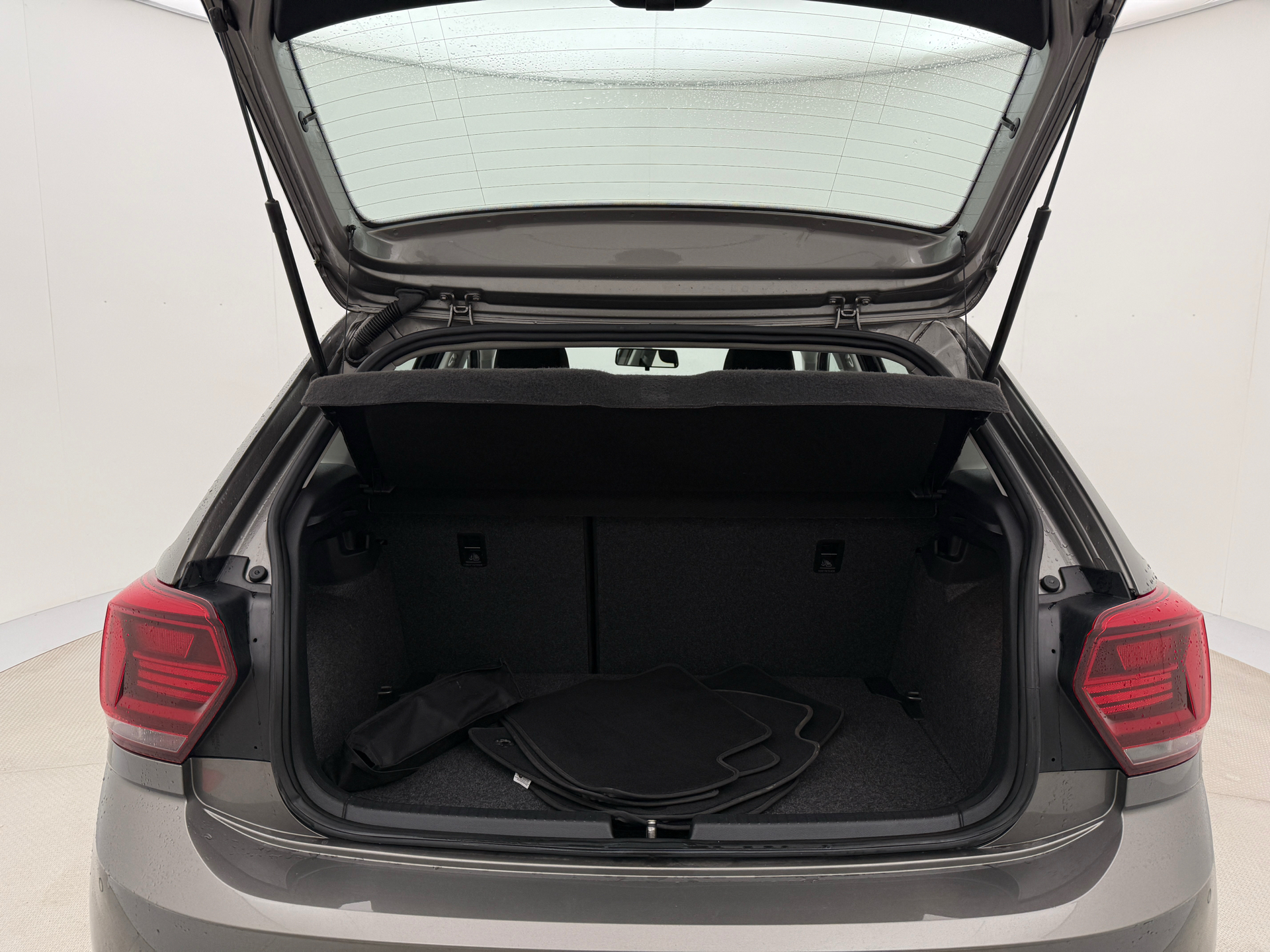 Grå VW Polo fra 2020