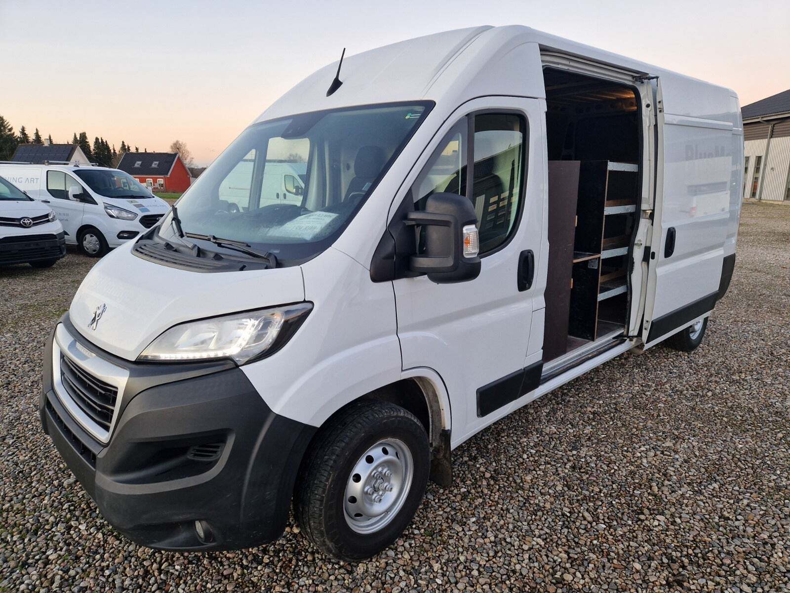 Peugeot Boxer 333 2,2 BlueHDi 140 L3H2 Premium