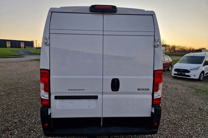 undefined Peugeot Boxer 333 fra 2022 set udefra