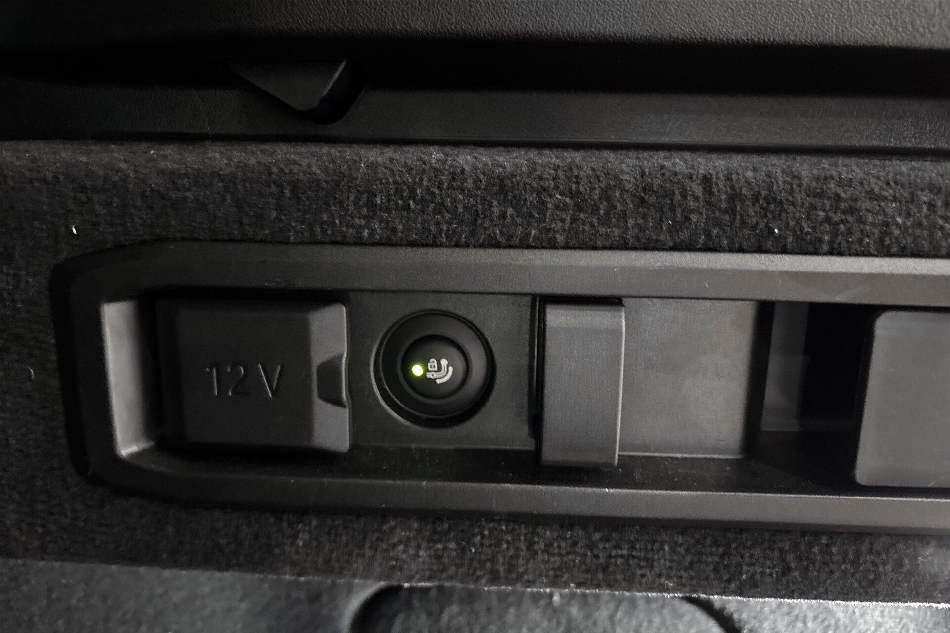 Grå BMW i5 fra 2025