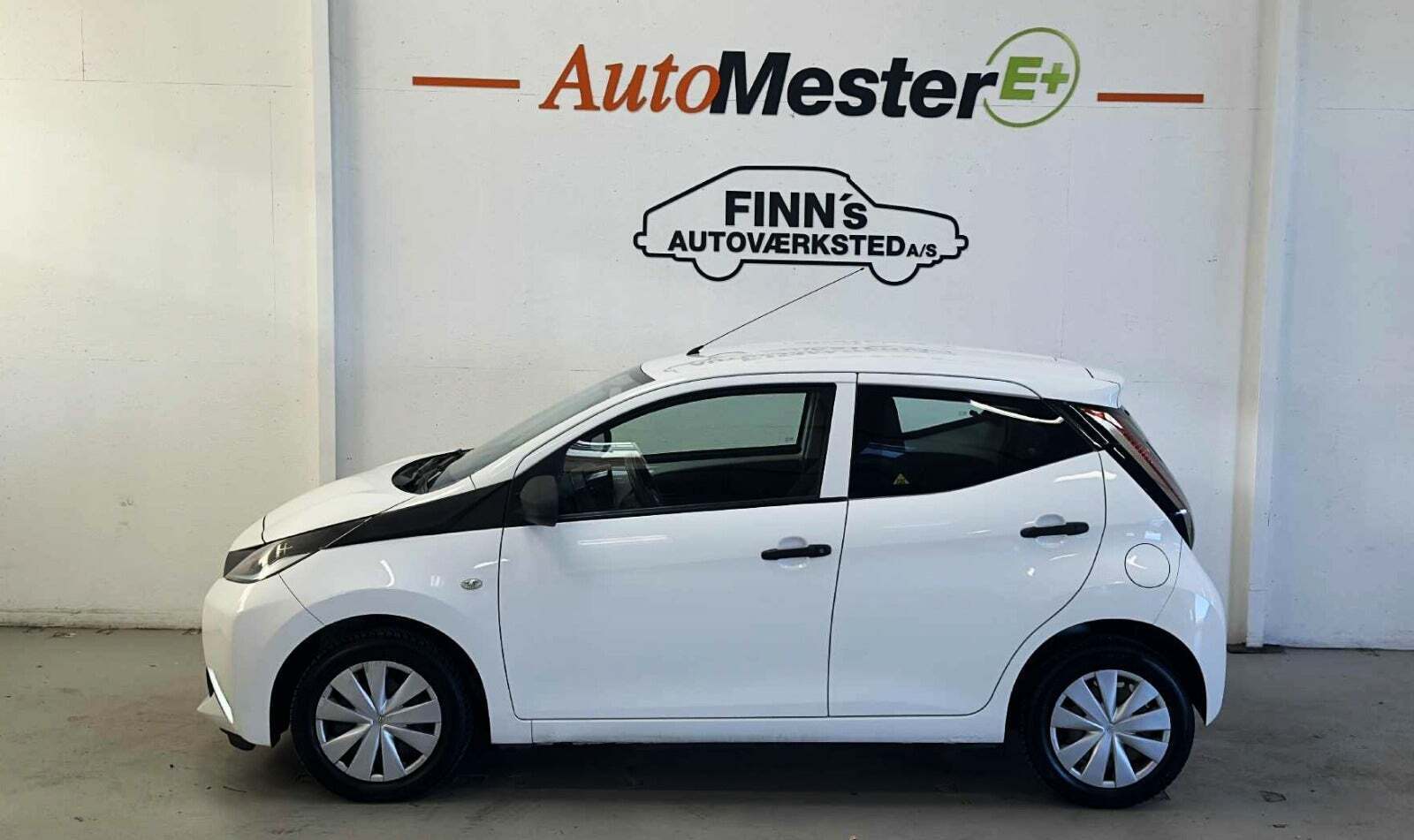 Hvid Toyota Aygo fra 2014