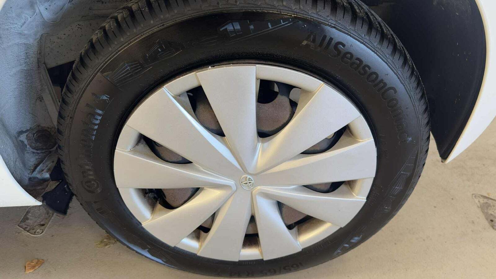 Hvid Toyota Aygo fra 2014