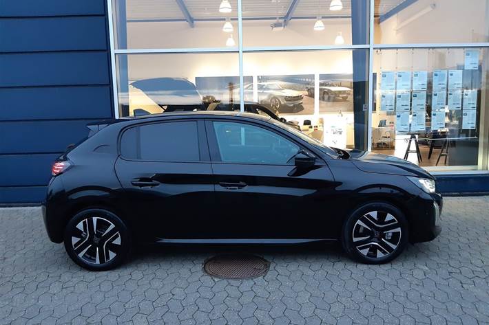 Sort Peugeot 208 fra 2024