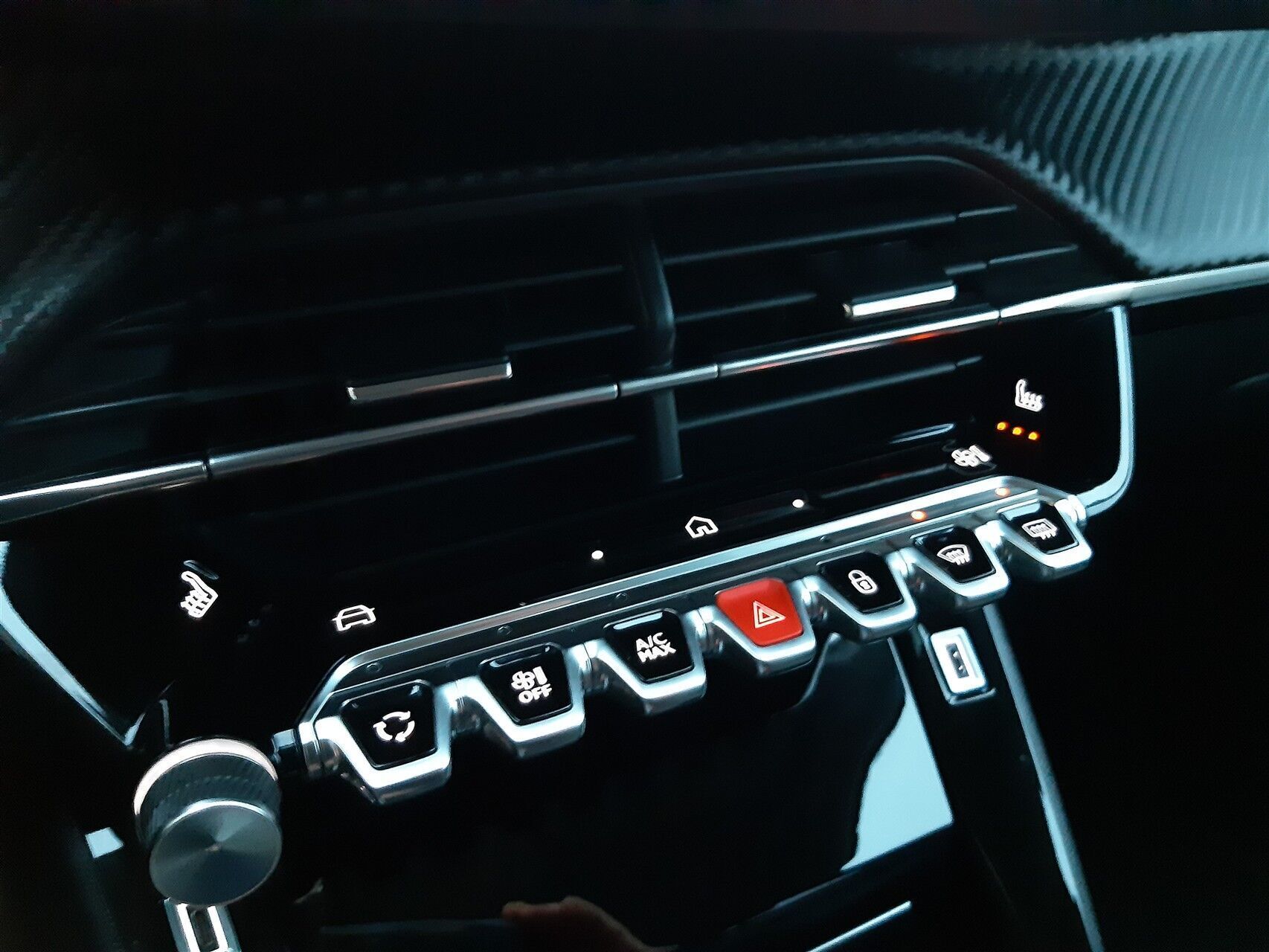 Sort Peugeot 208 fra 2024