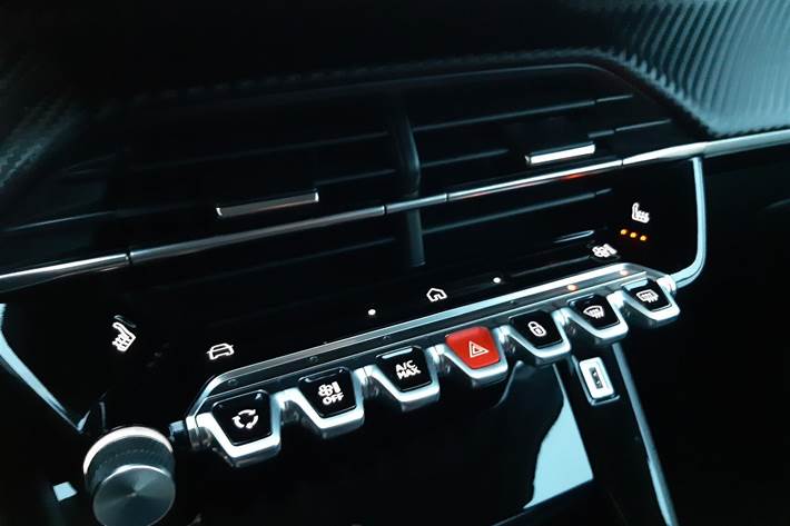 Sort Peugeot 208 fra 2024