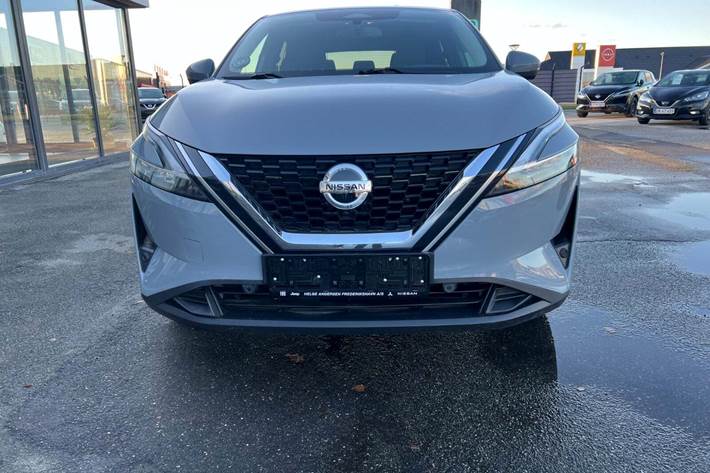 Grå Nissan Qashqai fra 2022