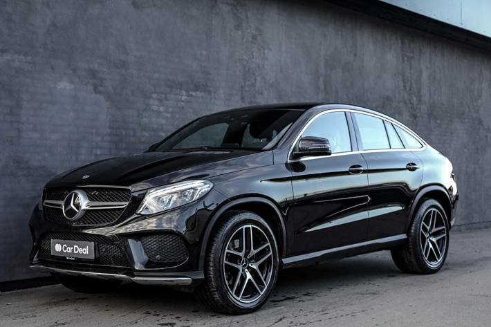 Sort Mercedes GLE350 d fra 2016 set udefra