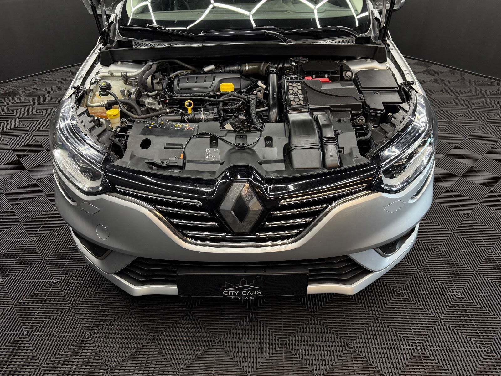 Sølv Renault Megane IV fra 2018