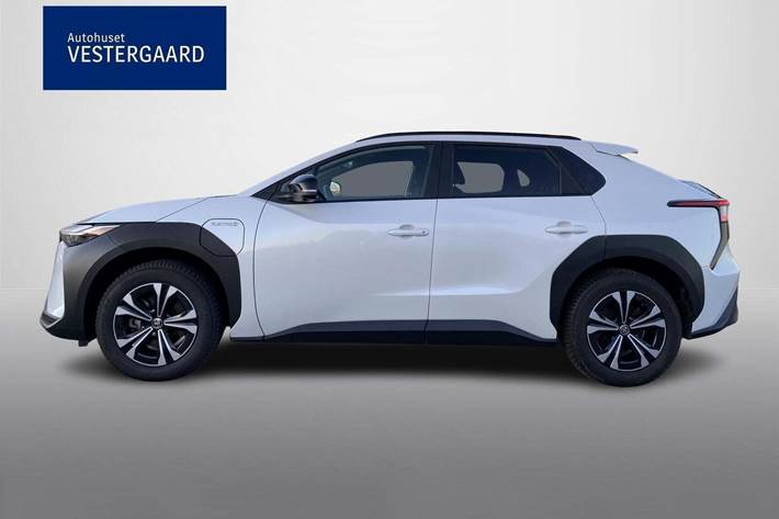 Hvid Toyota BZ4X fra 2023