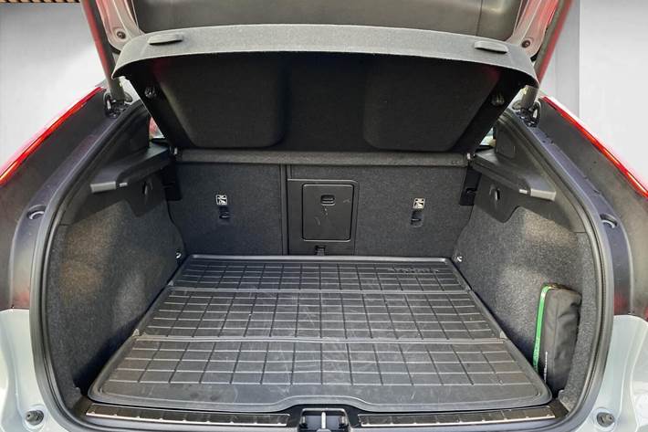 Grå Volvo EC40 fra 2025