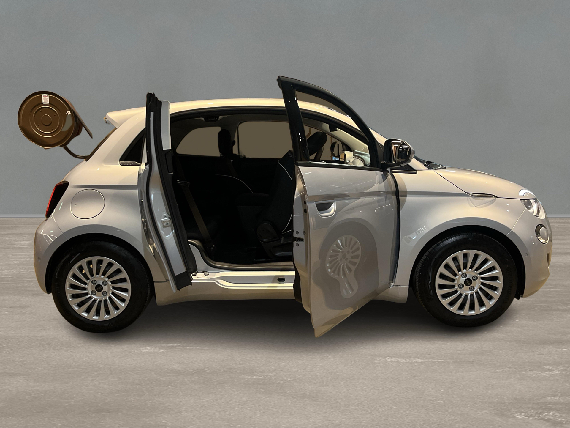 Blå Fiat 500e fra 2024