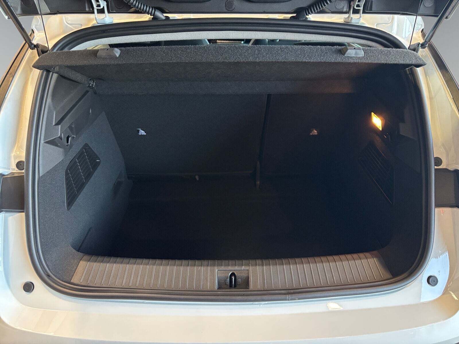 Hvid Renault Megane E-Tech fra 2022