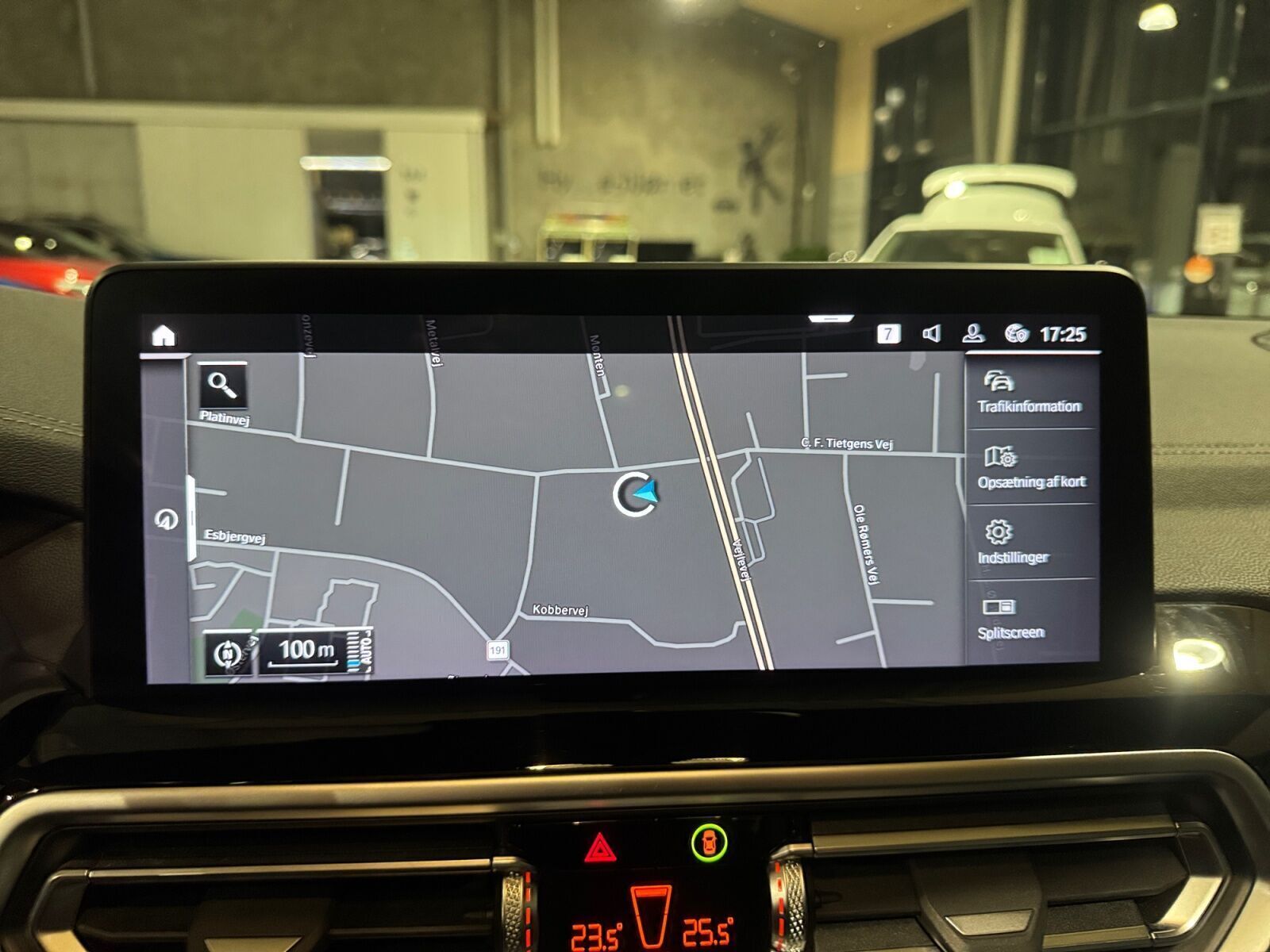 Blå BMW iX3 fra 2022