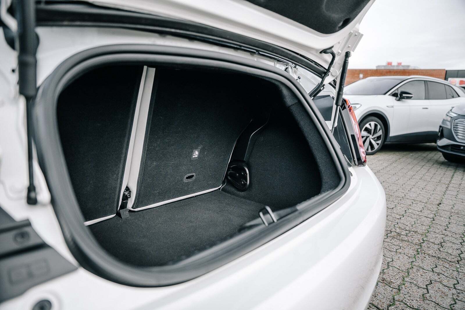 Hvid Fiat 500e fra 2023