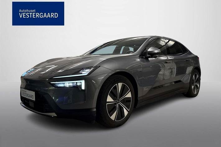 Grå Polestar 4 fra 2025 set udefra