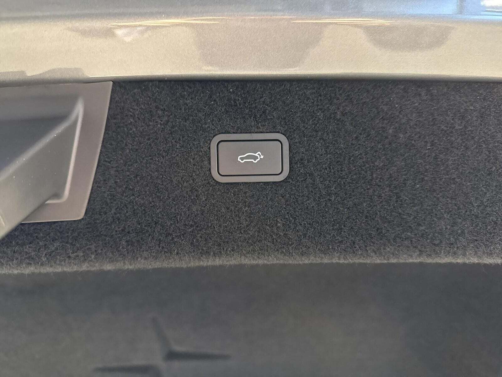 Grå Polestar 4 fra 2025