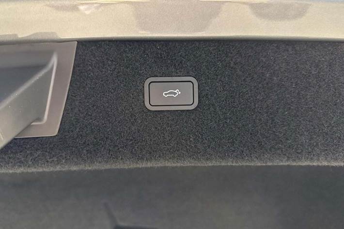 Grå Polestar 4 fra 2025