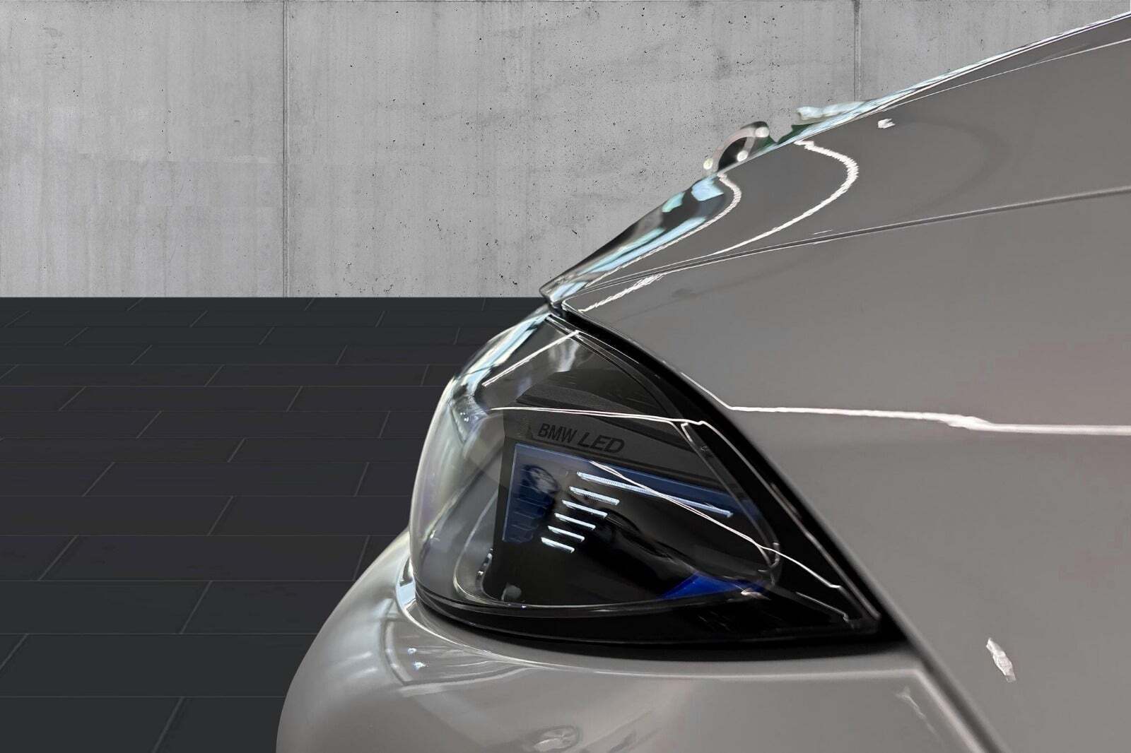 Grå BMW i4 fra 2025