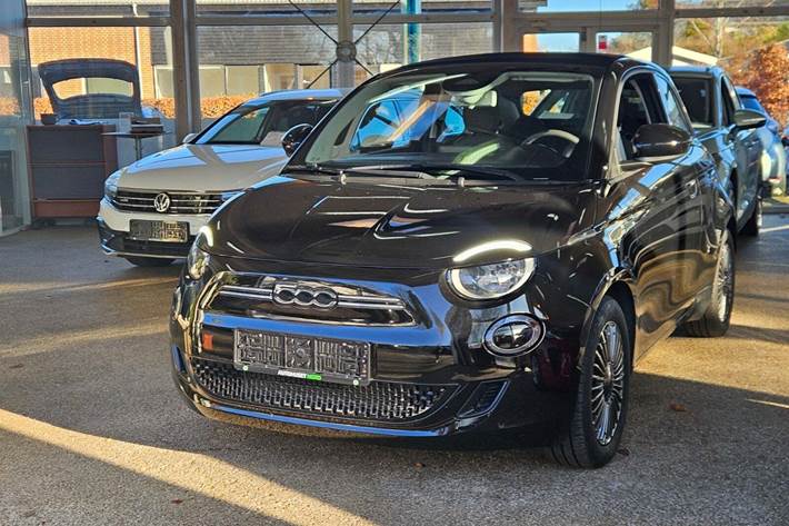 Grå Fiat 500e fra 2022