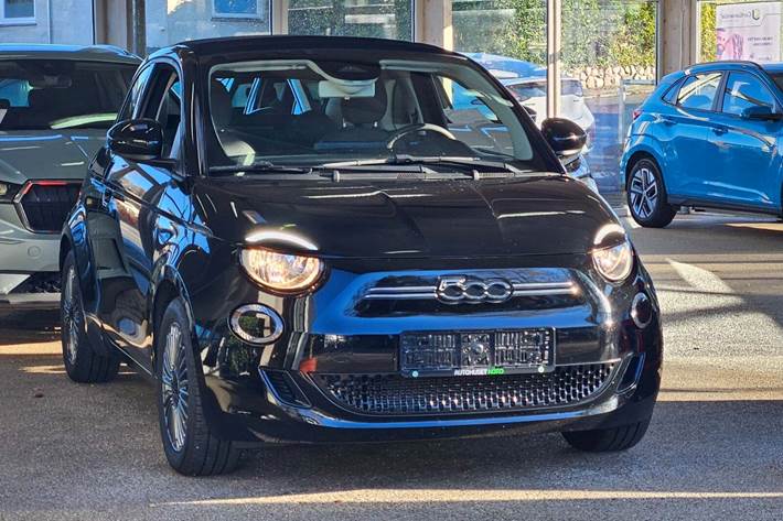 Grå Fiat 500e fra 2022