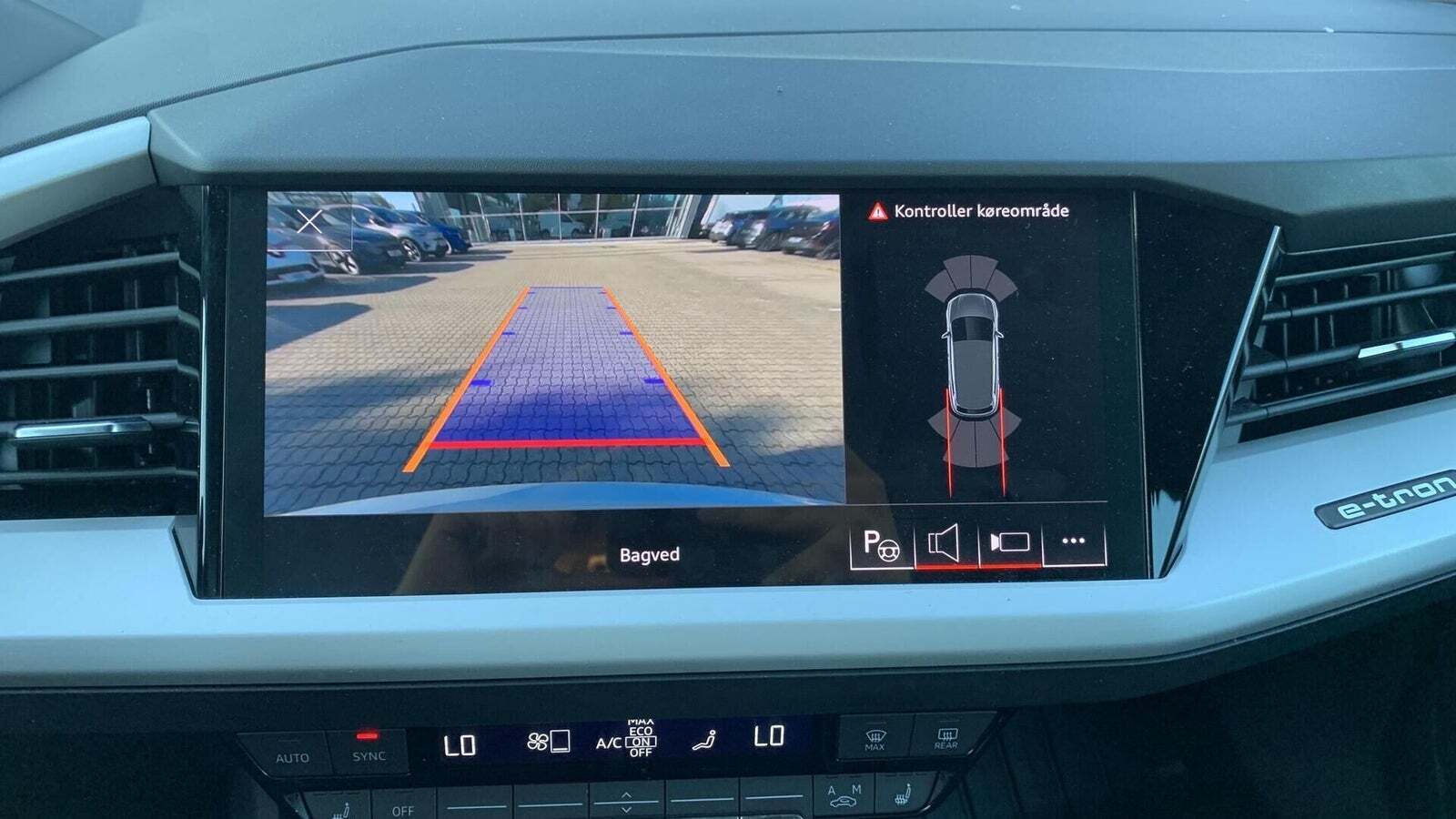 Hvid Audi Q4 e-tron fra 2023