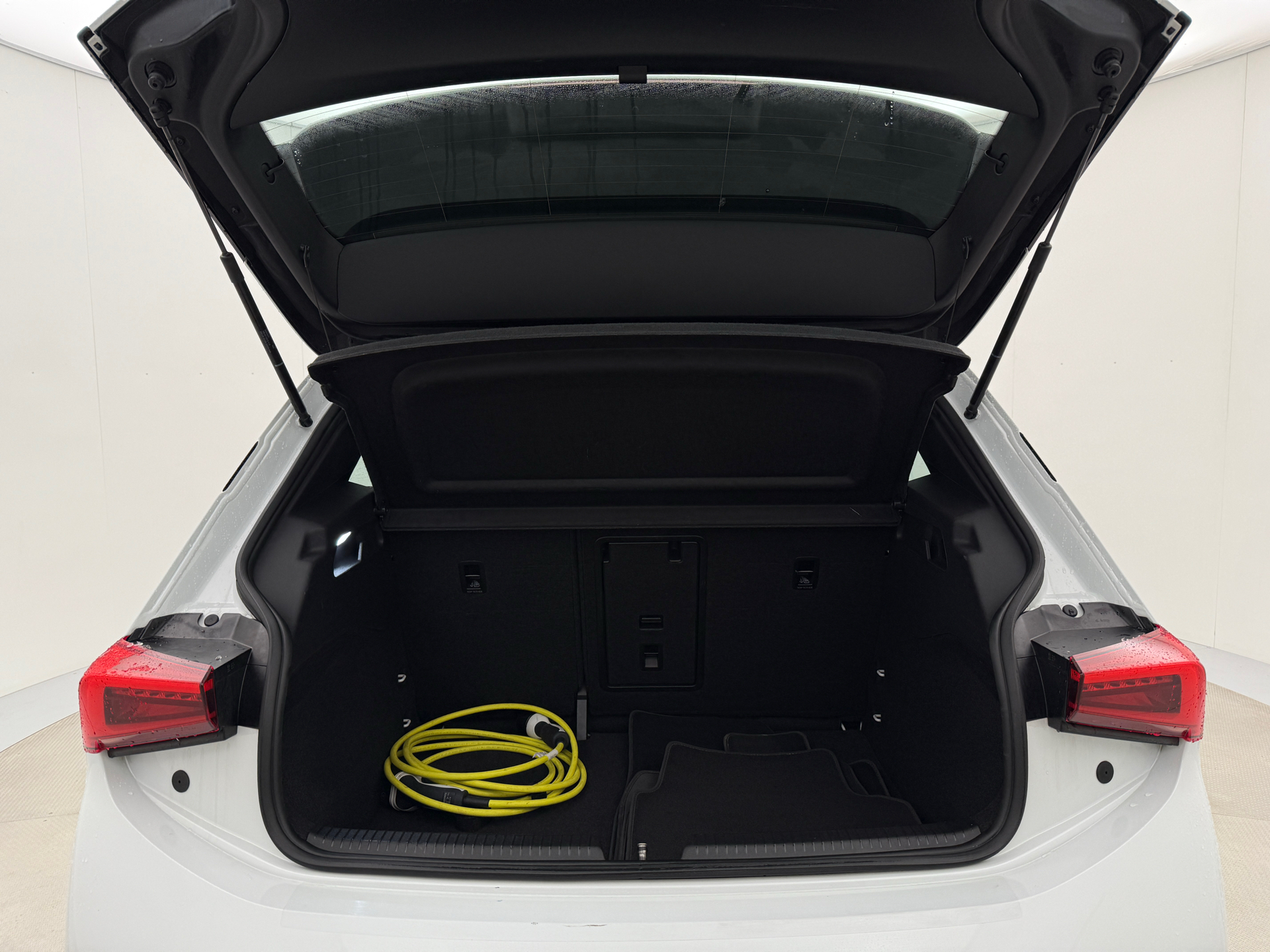 Hvid Cupra Born fra 2023