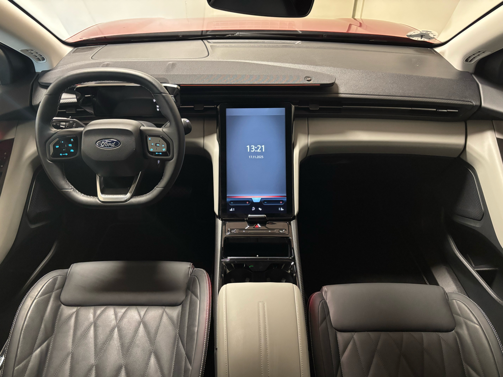 Rød Ford Explorer fra 2025