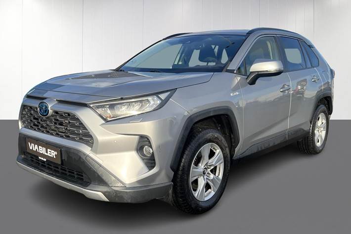 Grå Toyota RAV4 fra 2019 set udefra