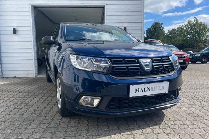 Blå Dacia Sandero fra 2018 set udefra