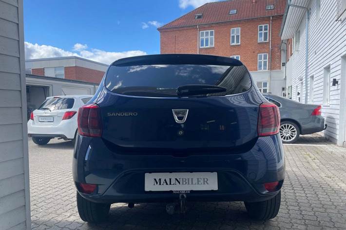 Blå Dacia Sandero fra 2018 set udefra