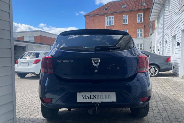 Blå Dacia Sandero fra 2018 set udefra