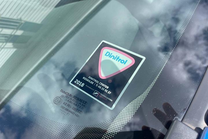Blå Dacia Sandero fra 2018 set udefra