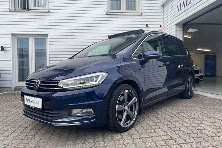 Blå VW Touran fra 2016